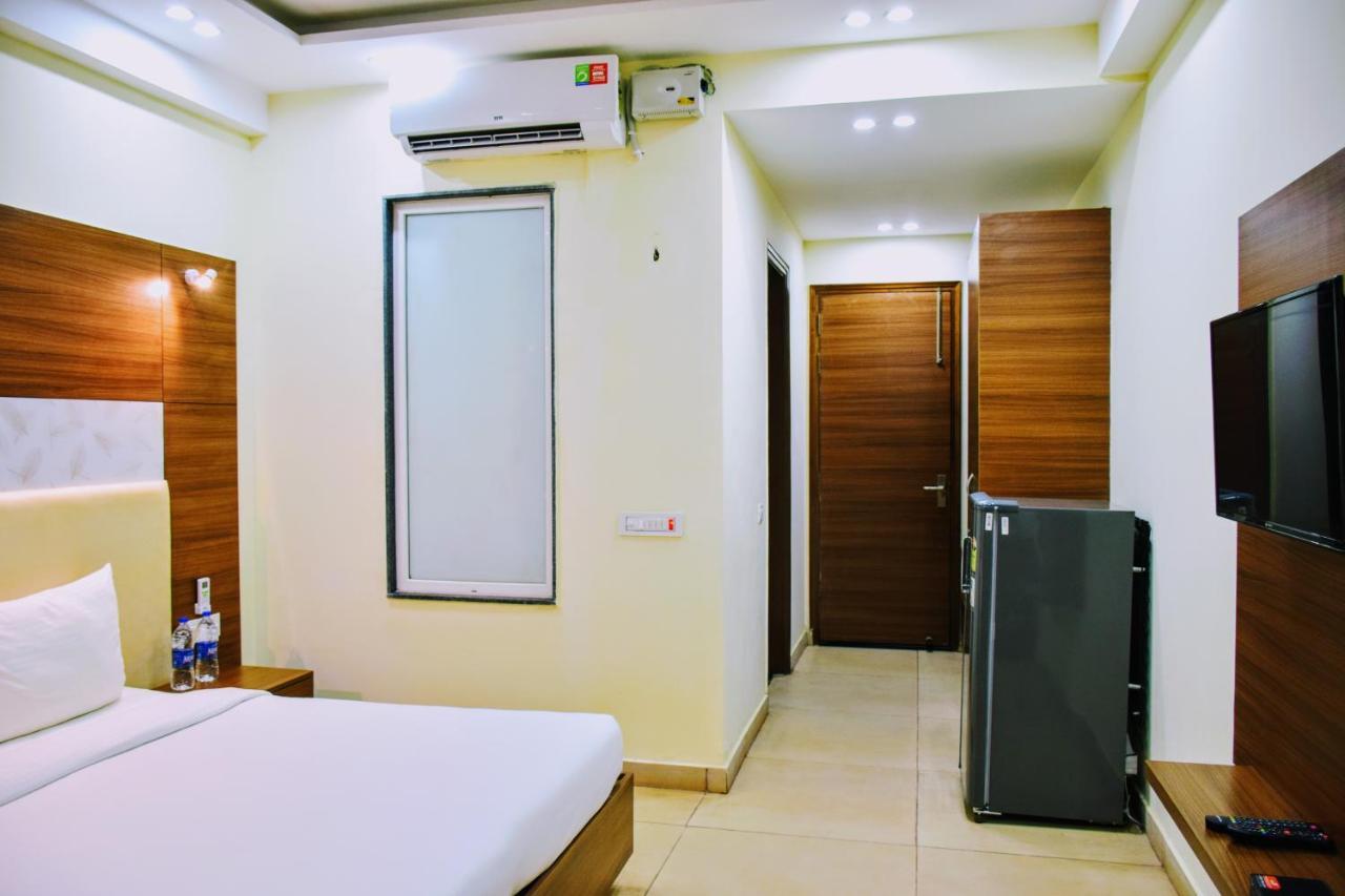 Hotel When In Gurgaon - Opposite To Artemis Hospital Exterior photo