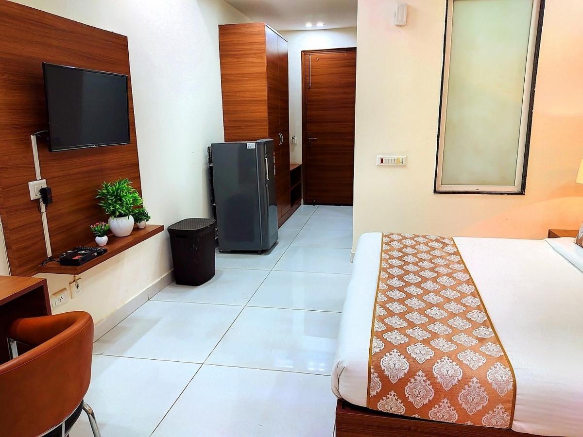 Hotel When In Gurgaon - Opposite To Artemis Hospital Exterior photo